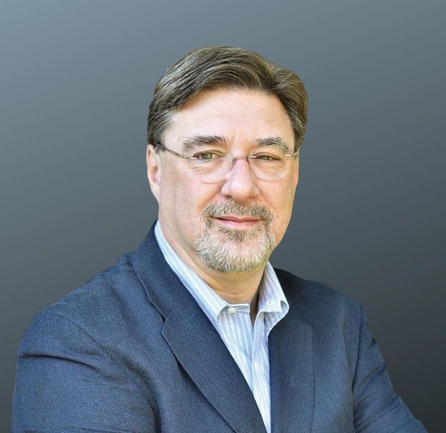 Is Tom Nichols Married to Wife? Or Dating a Girlfriend? - wifebio.com