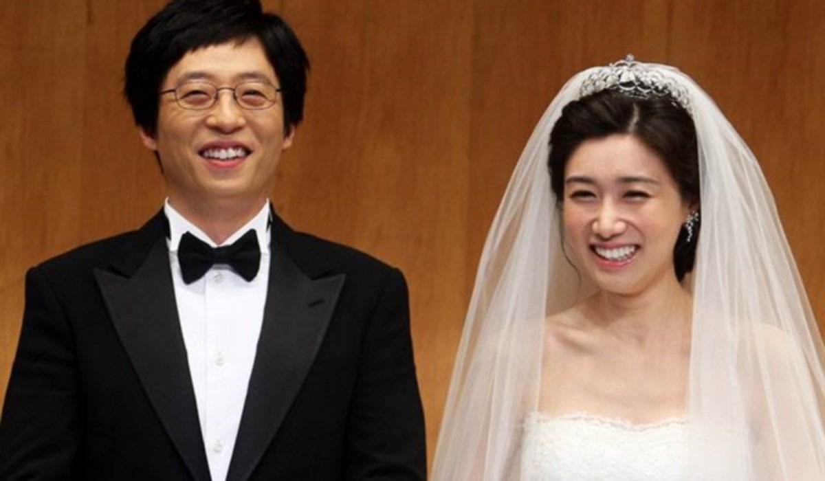 Image of Yoo Jae-suk with his wife, Na Kyung Eun
