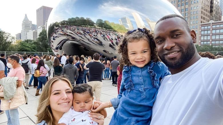 Image of Yordan Alvarez with his wife, Monica Quiros, and their kids