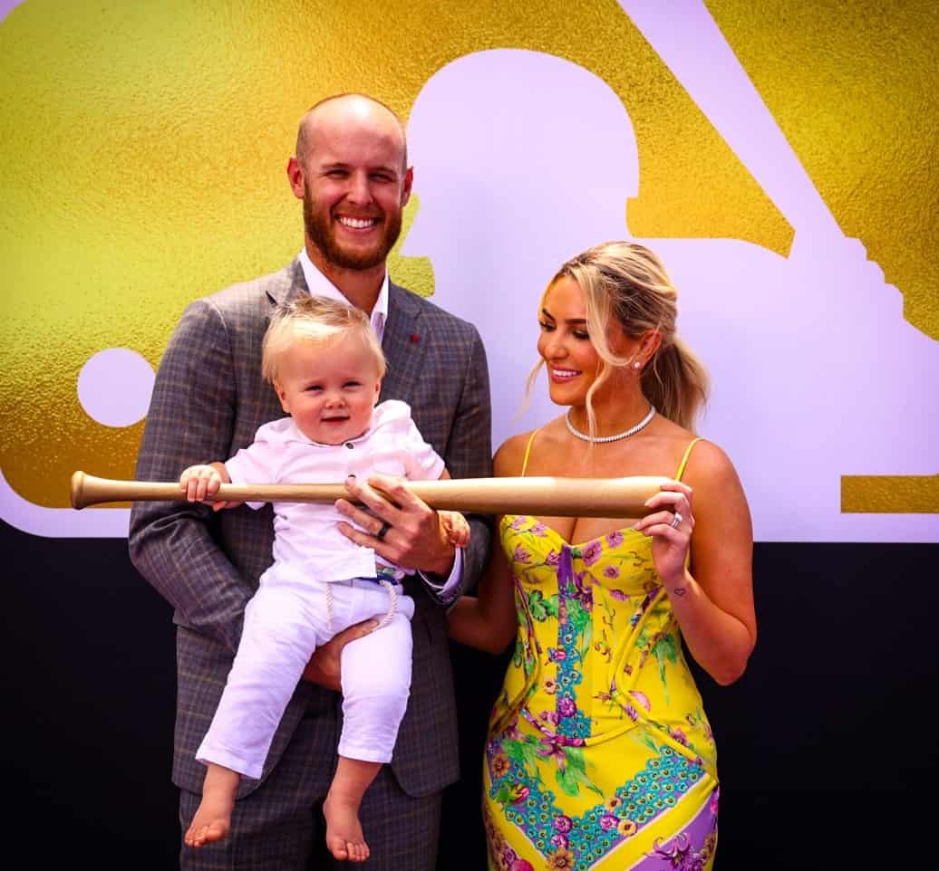 Image of Zack Wheeler with his wife, Dominique Rizzo, and their son, Welsey