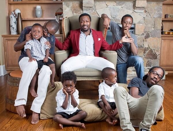 Image of Anthony Hamilton with his kids