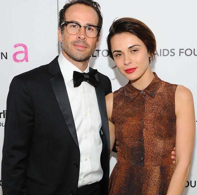 Image of Jason Lee with his wife, Ceren Alkac