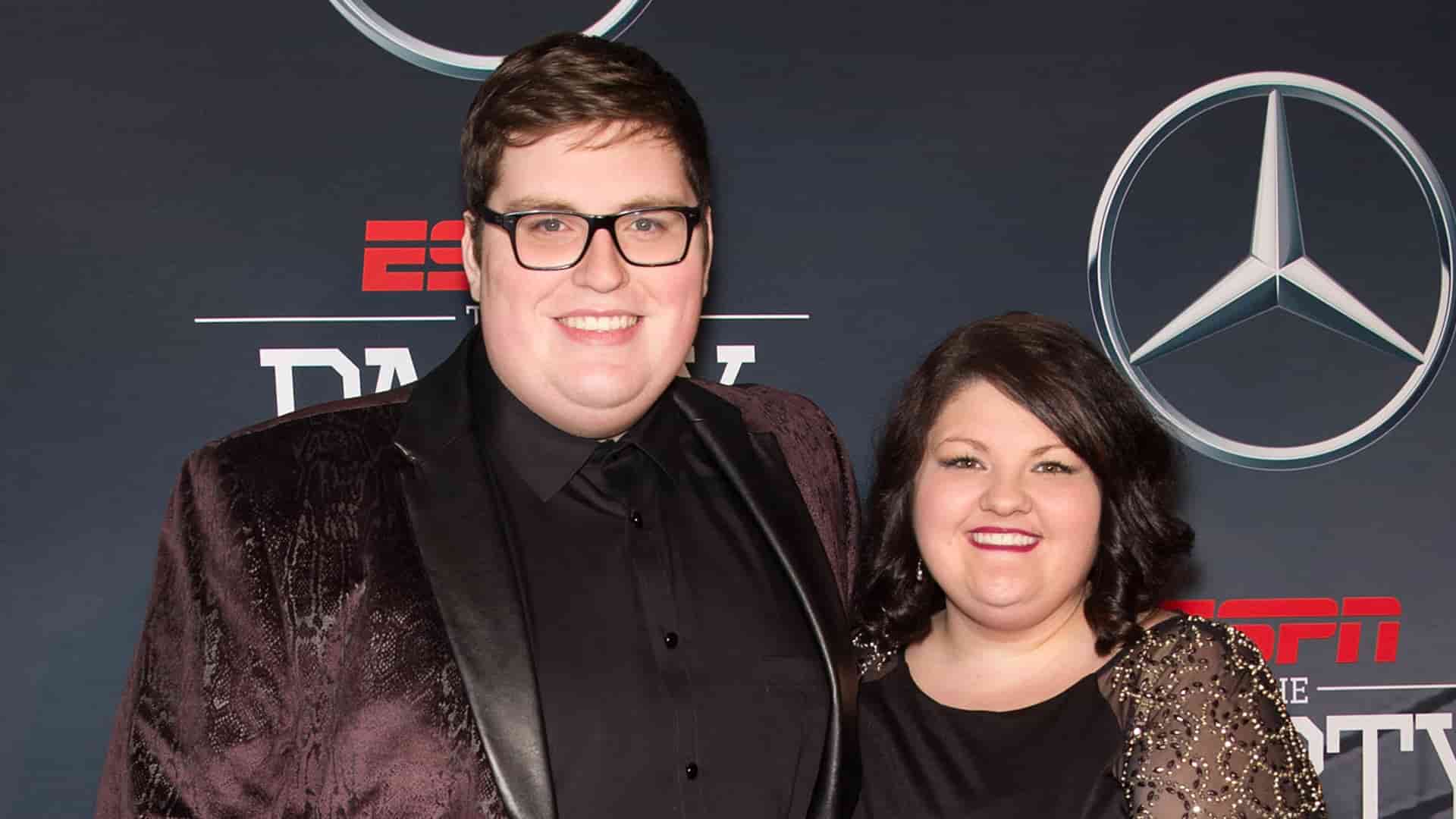 Image of Jordan Smith with his wife, Kristen Denny
