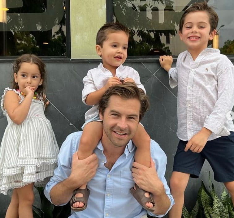 Image of Julio Vaqueiro with his kids