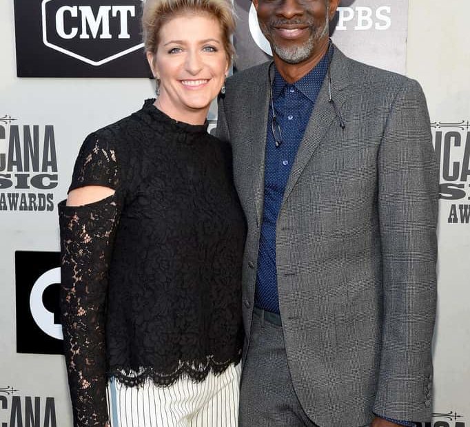 Image of Keb Mo with his wife, Robbie Brooks Moore