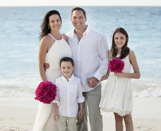 Image of Mark DeRosa with his wife, Heidi DeRosa, and their kids, Gabriella Faith and Brooks 