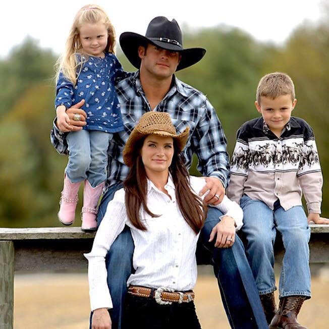 Image of Matt Hagan with his wife, Rachel Hagan, and their kids