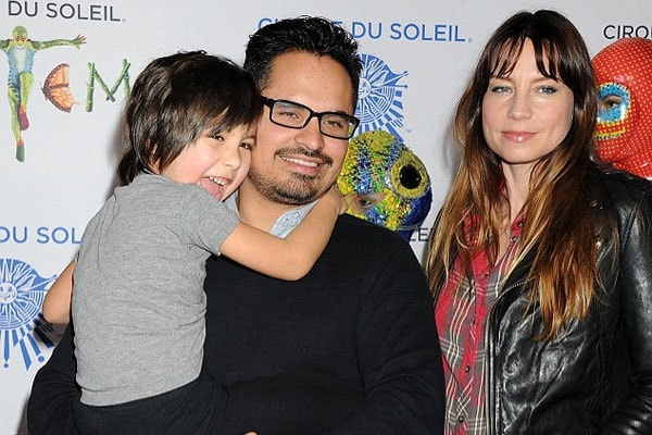 Image of Michael Peña with his wife, Brie Shaffer, and their son, Roman Peña