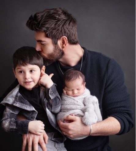 Image of Nick Bateman with his two kids Chase Bateman, Theo Bateman 