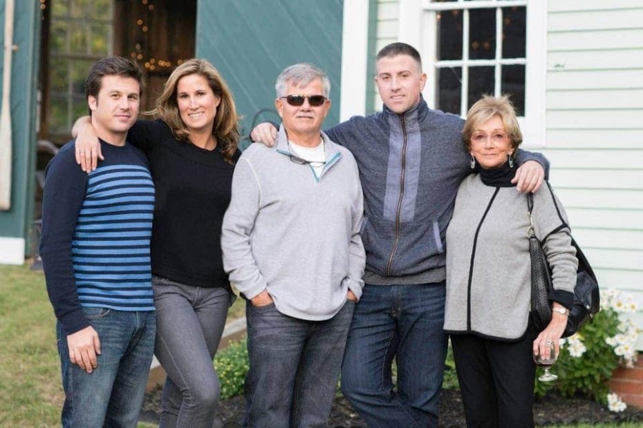 Image of Tom Silva with his wife, Susan Silva, and their family