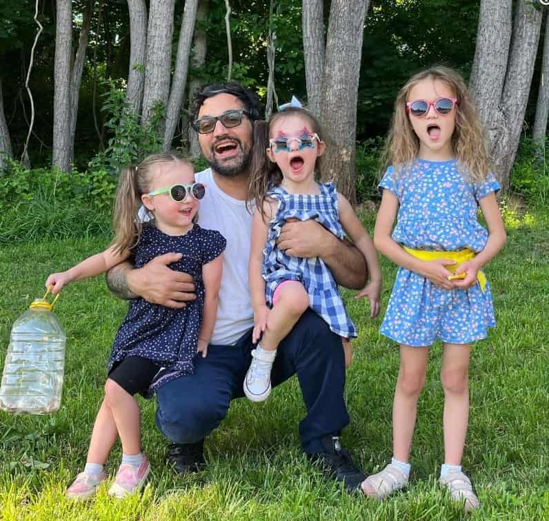 Image of Tony Angelo with his daughters